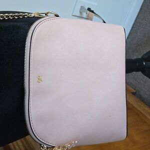 Nine west pink nwot handbag with gold chain and flower bag charm.
